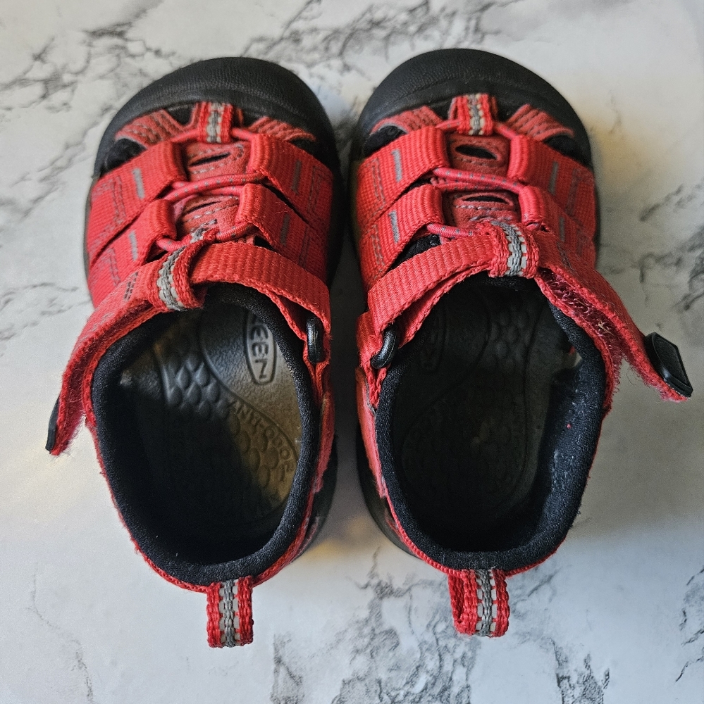 Keen size 4 baby/toddler EUC LIKE NEW